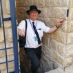 Dominee Joppe bij het gangetje in Safed