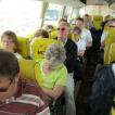 Onderweg in de bus wordt van alles gedaan.