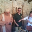 Jozef met de engelstalige gids en onze gids Ines