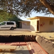 Al vroeg verlaten we de Camel Ranch waar we in hutten overnacht hebben.