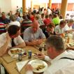 Onder het eten wordt er ook heel wat afgepraat