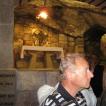 Onderin de kerk bezoeken we wat grotten waar de Heere Jezus geboren zou kunnen zijn