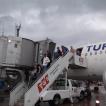 In een regenachtig Istanbul stappen we over voor de vervolgvlucht naar Tel Aviv.